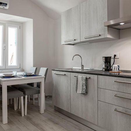 H11 Piccola Perla A Un Passo Dal Mare Apartment Santo Stefano al Mare Luaran gambar