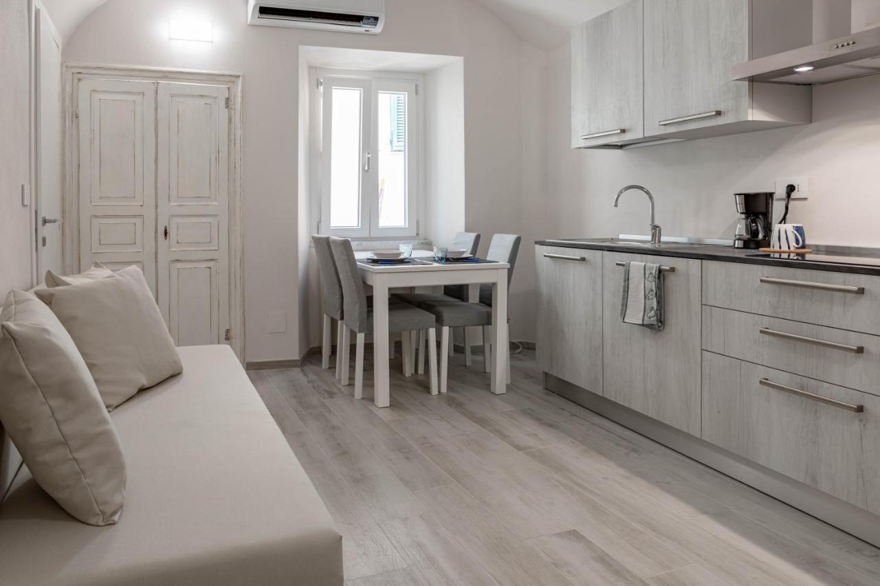 H11 Piccola Perla A Un Passo Dal Mare Apartment Santo Stefano al Mare Luaran gambar